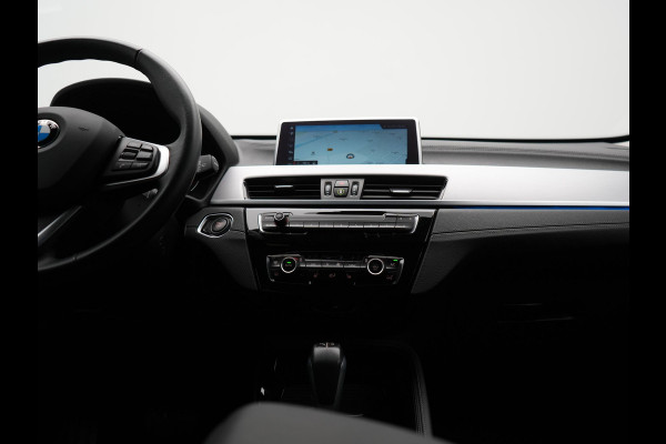 BMW X1 xDrive25e Sportline PHEV 221pk Dealer O.H. | Trekhaak Afn. | Camera | Sportstoelen Memory & Verwarmd | Keyless | Sfeerverlichting | Adaptive LED | Cruise Control | Navigatie | DAB |  Plug In Hybrid