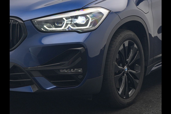 BMW X1 xDrive25e Sportline Plug In Hybrid 221pk Dealer O.H. PHEV | Trekhaak Afn. | Adaptive Cruise | Camera | Sportstoelen Verwarmd | Sfeerverlichting | Keyless | LED Koplampen | Navigatie | DAB |