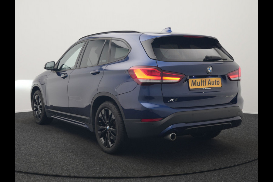 BMW X1 xDrive25e Sportline Plug In Hybrid 221pk Dealer O.H. PHEV | Trekhaak Afn. | Adaptive Cruise | Camera | Sportstoelen Verwarmd | Sfeerverlichting | Keyless | LED Koplampen | Navigatie | DAB |