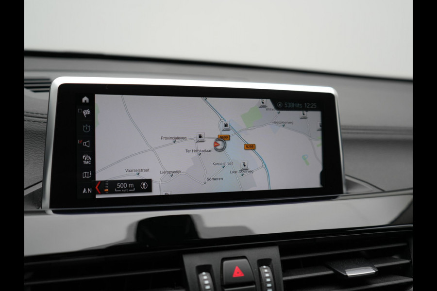 BMW X1 xDrive25e Sportline Plug In Hybrid 221pk Dealer O.H. PHEV | Trekhaak Afn. | Adaptive Cruise | Camera | Sportstoelen Verwarmd | Sfeerverlichting | Keyless | LED Koplampen | Navigatie | DAB |