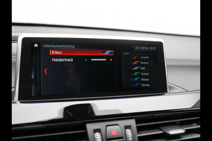 BMW X1 xDrive25e Sportline Plug In Hybrid 221pk Dealer O.H. PHEV | Trekhaak Afn. | Adaptive Cruise | Camera | Sportstoelen Verwarmd | Sfeerverlichting | Keyless | LED Koplampen | Navigatie | DAB |