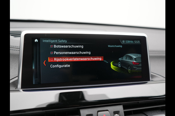 BMW X1 xDrive25e Sportline Plug In Hybrid 221pk Dealer O.H. PHEV | Trekhaak Afn. | Adaptive Cruise | Camera | Sportstoelen Verwarmd | Sfeerverlichting | Keyless | LED Koplampen | Navigatie | DAB |