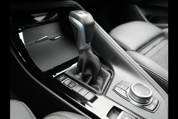 BMW X1 xDrive25e Sportline Plug In Hybrid 221pk Dealer O.H. PHEV | Trekhaak Afn. | Adaptive Cruise | Camera | Sportstoelen Verwarmd | Sfeerverlichting | Keyless | LED Koplampen | Navigatie | DAB |