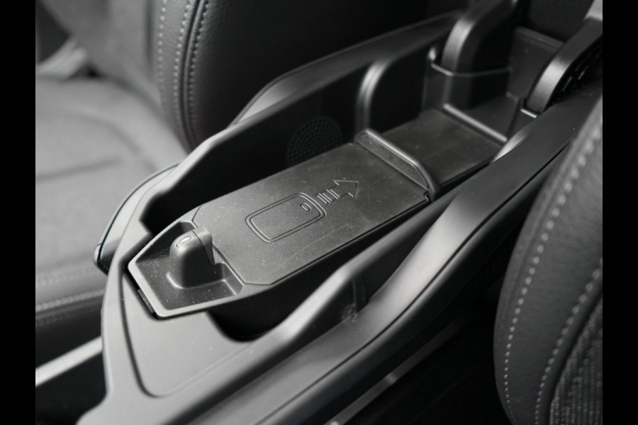 BMW X1 xDrive25e Sportline Plug In Hybrid 221pk Dealer O.H. PHEV | Trekhaak Afn. | Adaptive Cruise | Camera | Sportstoelen Verwarmd | Sfeerverlichting | Keyless | LED Koplampen | Navigatie | DAB |