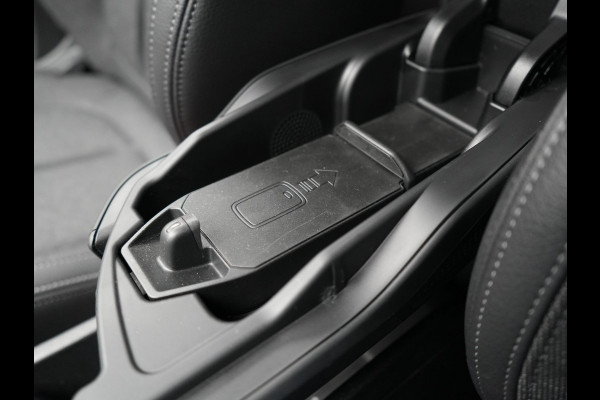 BMW X1 xDrive25e Sportline Plug In Hybrid 221pk Dealer O.H. PHEV | Trekhaak Afn. | Adaptive Cruise | Camera | Sportstoelen Verwarmd | Sfeerverlichting | Keyless | LED Koplampen | Navigatie | DAB |