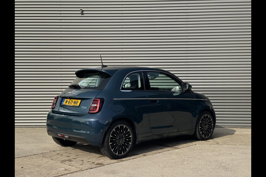 Fiat 500E La Prima 42 kWh Fiat 500e La Prima Leder | 17" | Pack Winter | Schuif/Kantel dak | Subsidie € 2.000,-
