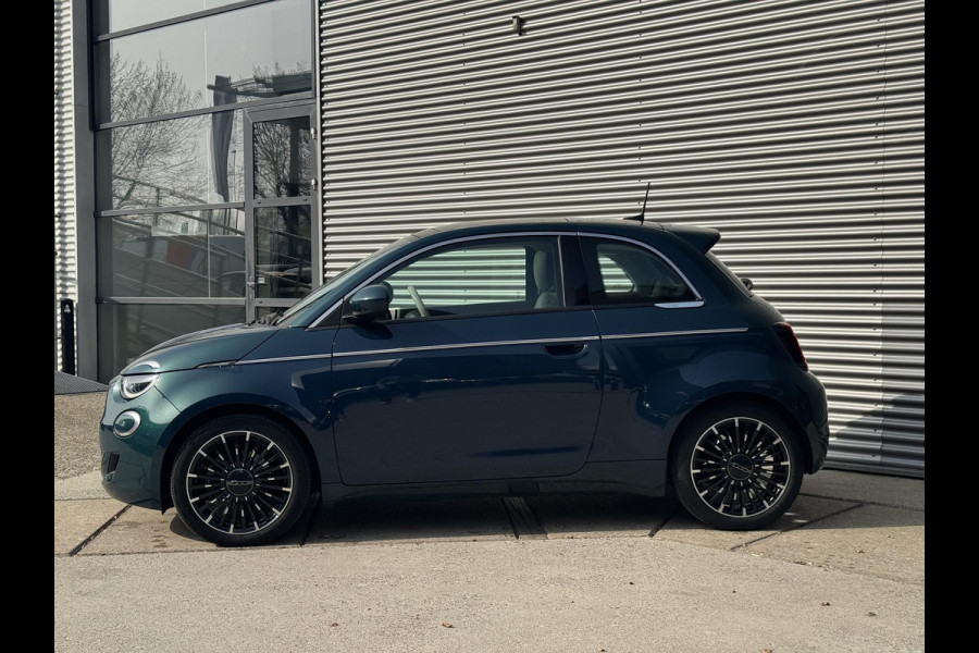 Fiat 500E La Prima 42 kWh Fiat 500e La Prima Leder | 17" | Pack Winter | Schuif/Kantel dak | Subsidie € 2.000,-