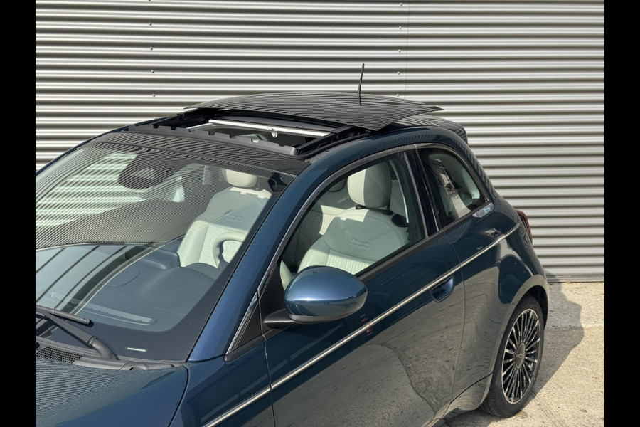 Fiat 500E La Prima 42 kWh Fiat 500e La Prima Leder | 17" | Pack Winter | Schuif/Kantel dak | Subsidie € 2.000,-