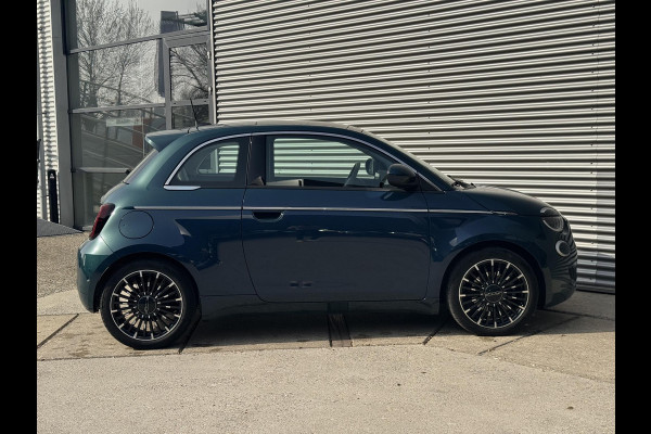 Fiat 500E La Prima 42 kWh Fiat 500e La Prima Leder | 17" | Pack Winter | Schuif/Kantel dak | Subsidie € 2.000,-