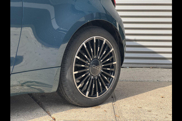 Fiat 500E La Prima 42 kWh Fiat 500e La Prima Leder | 17" | Pack Winter | Schuif/Kantel dak | Subsidie € 2.000,-