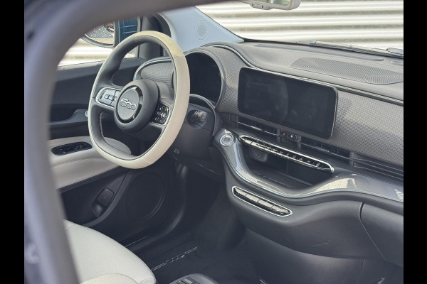 Fiat 500E La Prima 42 kWh Fiat 500e La Prima Leder | 17" | Pack Winter | Schuif/Kantel dak | Subsidie € 2.000,-