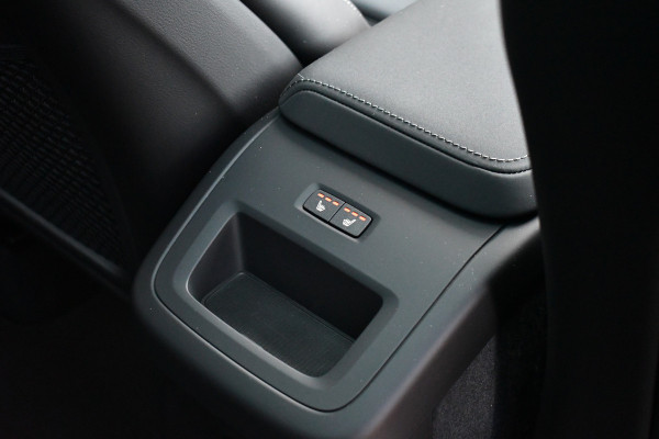 Volvo XC60 2.0 T6 Plug-in AWD Ultra Black Edition Pano ACC HUD 360 H/K 21inch Stuurverw