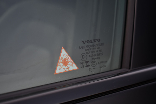 Volvo XC60 2.0 T6 Plug-in AWD Ultra Black Edition Pano ACC HUD 360 H/K 21inch Stuurverw