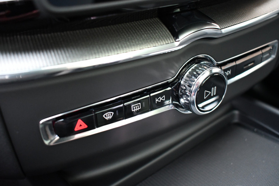 Volvo XC60 2.0 T6 Plug-in AWD Ultra Black Edition Pano ACC HUD 360 H/K 21inch Stuurverw