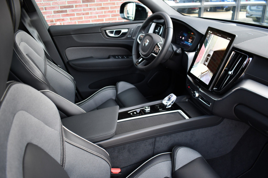 Volvo XC60 2.0 T6 Plug-in AWD Ultra Black Edition Pano ACC HUD 360 H/K 21inch Stuurverw