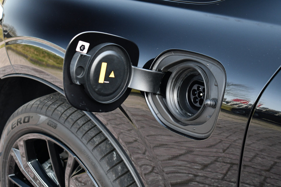 Volvo XC60 2.0 T6 Plug-in AWD Ultra Black Edition Pano ACC HUD 360 H/K 21inch Stuurverw