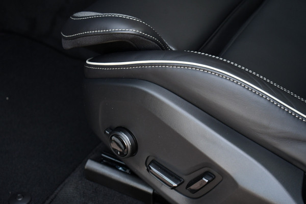Volvo XC60 2.0 T6 Plug-in AWD Ultra Black Edition Pano ACC HUD 360 H/K 21inch Stuurverw