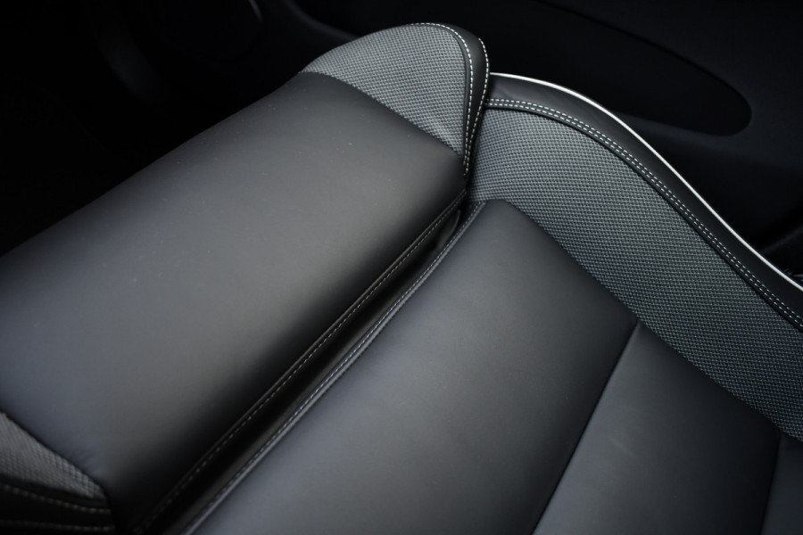 Volvo XC60 2.0 T6 Plug-in AWD Ultra Black Edition Pano ACC HUD 360 H/K 21inch Stuurverw