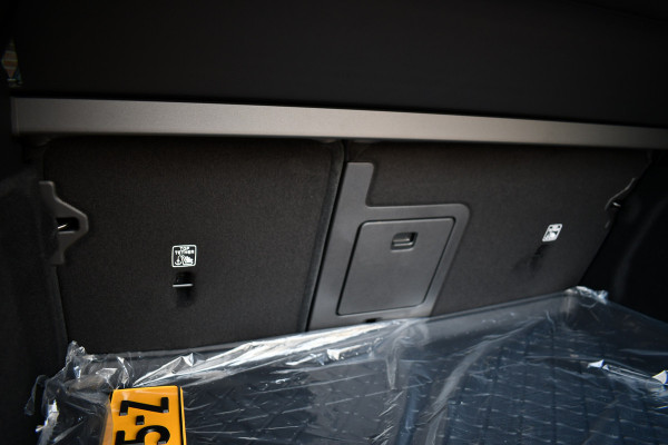 Volvo XC60 2.0 T6 Plug-in AWD Ultra Black Edition Pano ACC HUD 360 H/K 21inch Stuurverw