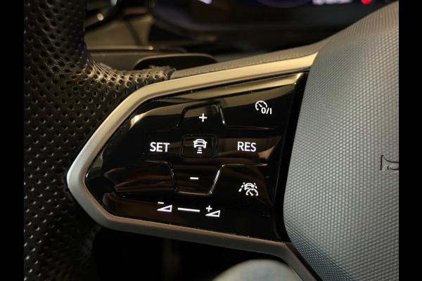 Volkswagen T-Roc 1.5 TSI 3X R-Line|PANO|ACC|CAM|BOMVOL!