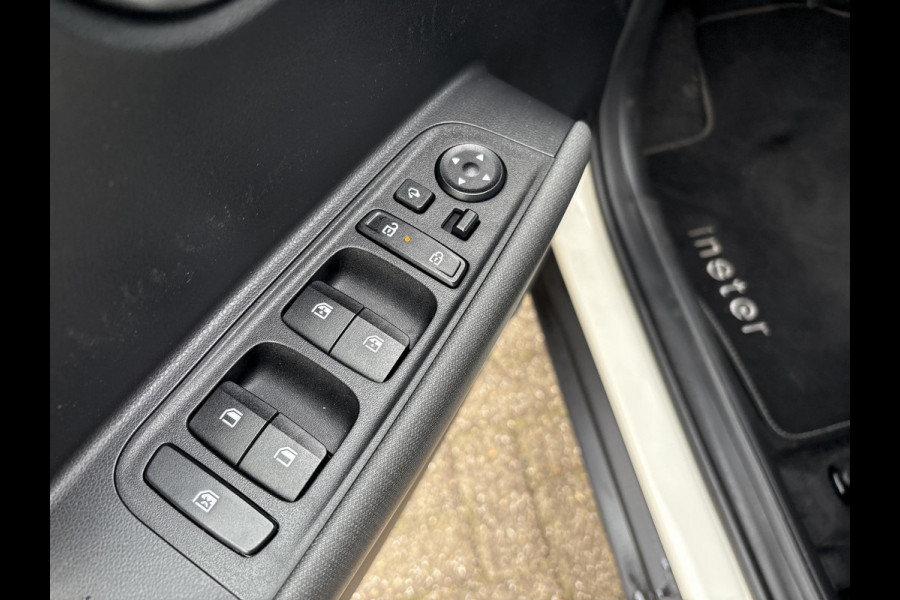 Hyundai Inster Evolve Sky Plus 49 kWh | All Season banden | Stuur- en stoelverwarming