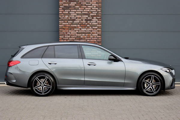 Mercedes-Benz C-Klasse Estate 300 e AMG Line Premium+ | Distronic+ | Panoramadak | Trekhaak | Memory | HUD | Digital Light | Verwarmd Stuurwiel | Advanced Sound System | Keyless Go | Surround Camera |