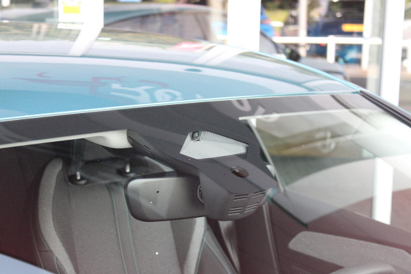 Peugeot 308 SW 1.2 MILD Hybrid 145PK e-DCS6 ALLURE | KEYLESS ENTRY/START | DRAADLOZE APPLE CARPLAY/ANDROID AUTO | NAVIGATIE | CLIMATE CONTROL | LICHTMETALEN VELGEN 17" | LED KOPLAMPEN | 360° CAMERA | ADAPTIVE CRUISE CONTROL | DODEHOEK DETCTIE | DRAADLOZE TELEFOONLADER |