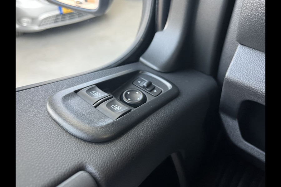 Nissan Interstar 2.3 dCi 136pk E6 L2H2 N-Connecta 3-zits BPM Vrij! Lease €294 p/m, Navi, Camera, PDC, Airco, Trekhaak, Cruise controle, Onderhoudshistorie aanwezig