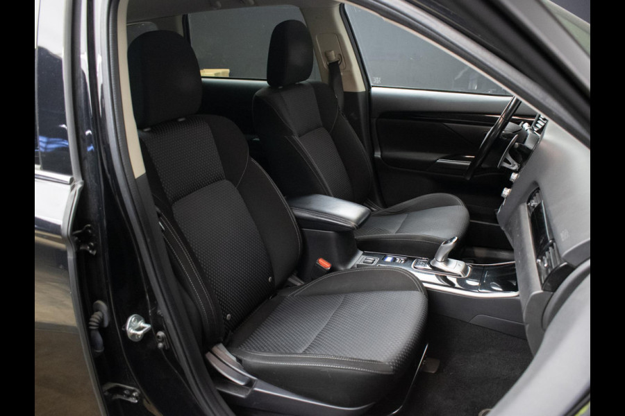Mitsubishi Outlander 2.4 PHEV Sport (APPLE CARPLAY,NAVI,CAMERA,CLIMATE,CRUISE,STOELVERWARMING,LED,GETINT,TREKHAAK,LM VELGEN)
