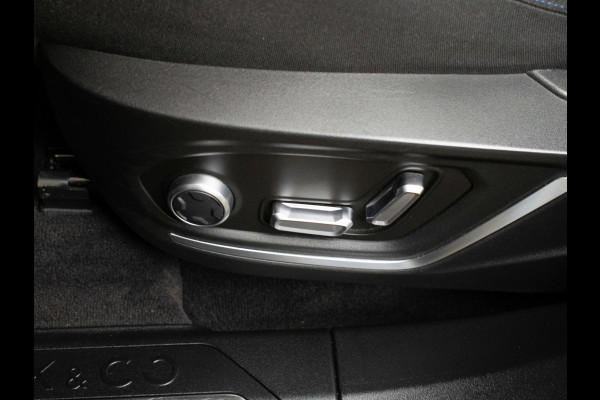 Lynk & Co 01 1.5 Sport (PANORAMADAK,APPLE CARPLAY,NAVI,CAMERA,360 VIEW,PDC,STOELVERWARMING,LED,GETINT,SPORTSTOELEN,LM VELGEN)