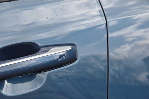 Lynk & Co 01 262PK Automaat / Rolhoes / zwarte dakhemel / 360 Camera / Adaptieve cruise control / Elektrische stoelen / BLIS / Stoelverwarming / Elektrische achterklep / Climate control / Parkeersensoren met camera / Regensensor / Keyless entry /