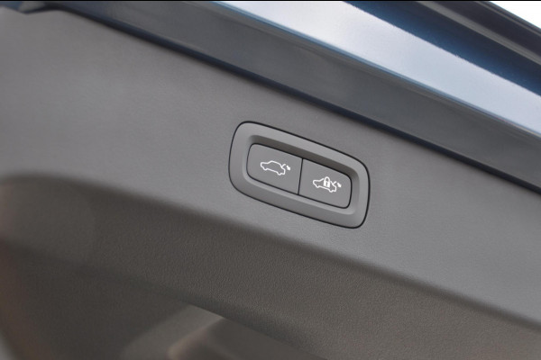 Lynk & Co 01 262PK Automaat / Rolhoes / zwarte dakhemel / 360 Camera / Adaptieve cruise control / Elektrische stoelen / BLIS / Stoelverwarming / Elektrische achterklep / Climate control / Parkeersensoren met camera / Regensensor / Keyless entry /