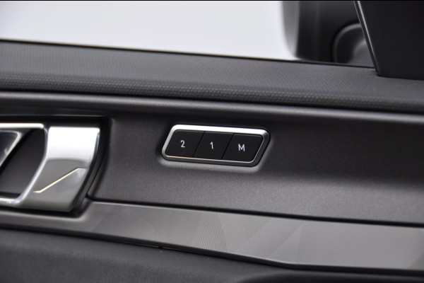 Lynk & Co 01 262PK Automaat / Rolhoes / zwarte dakhemel / 360 Camera / Adaptieve cruise control / Elektrische stoelen / BLIS / Stoelverwarming / Elektrische achterklep / Climate control / Parkeersensoren met camera / Regensensor / Keyless entry /