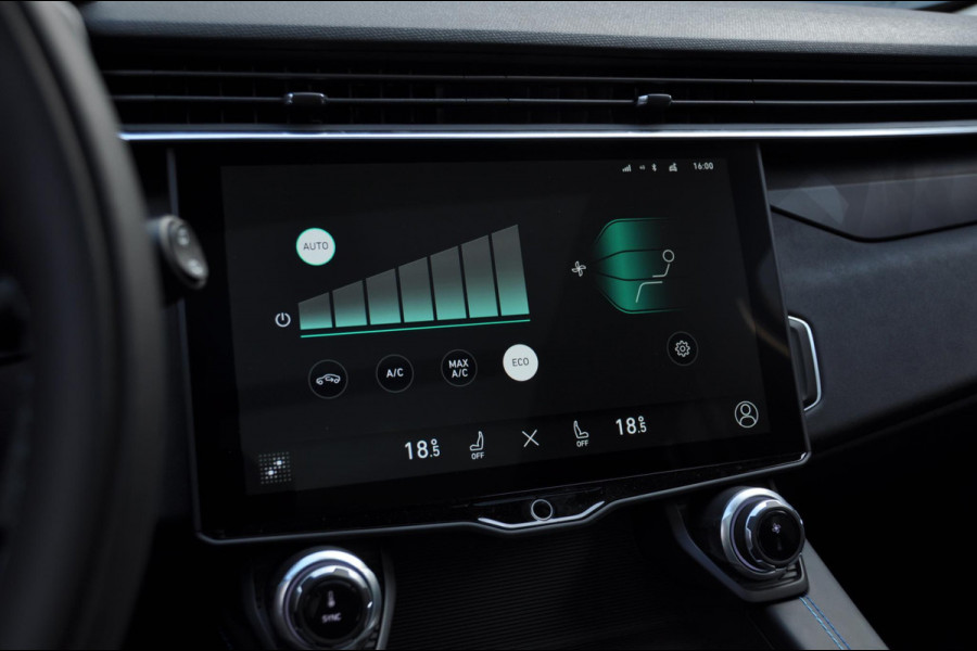 Lynk & Co 01 262PK Automaat / Rolhoes / zwarte dakhemel / 360 Camera / Adaptieve cruise control / Elektrische stoelen / BLIS / Stoelverwarming / Elektrische achterklep / Climate control / Parkeersensoren met camera / Regensensor / Keyless entry /