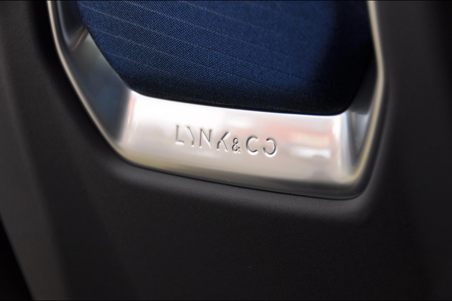 Lynk & Co 01 1.5 Rolhoes / zwarte dakhemel / 360 Camera / Adaptieve cruise control / Elektrische stoelen / BLIS / Stoelverwarming / Elektrische achterklep / Climate control / Parkeersensoren met camera / Regensensor / Keyless entry /