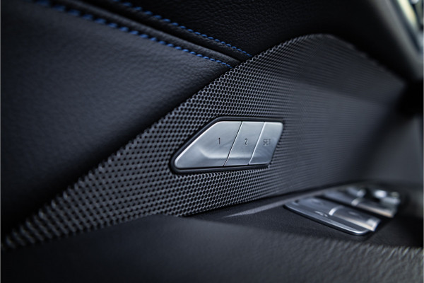 BMW i4 M50 High Executive 84 kWh - M Sport | Panorama | Carbon | 360 Camera | Sportstoelen