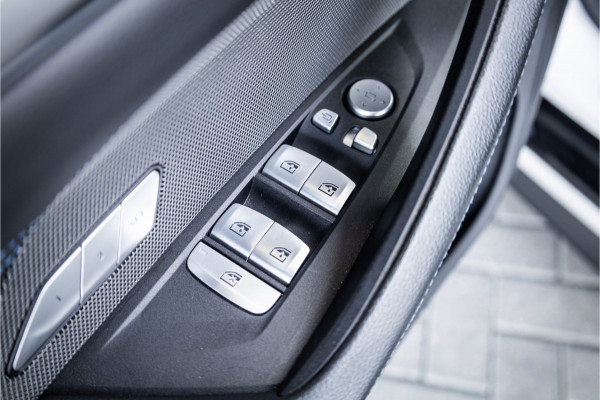 BMW i4 M50 High Executive 84 kWh - M Sport | Panorama | Carbon | 360 Camera | Sportstoelen