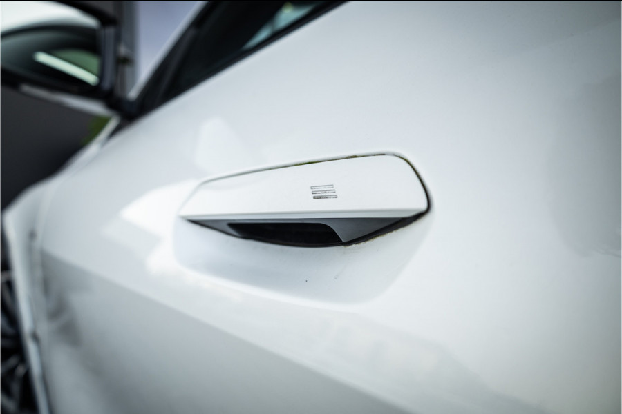 BMW i4 M50 High Executive 84 kWh - M Sport | Panorama | Carbon | 360 Camera | Sportstoelen