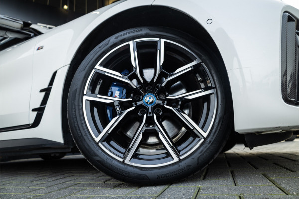 BMW i4 M50 High Executive 84 kWh - M Sport | Panorama | Carbon | 360 Camera | Sportstoelen