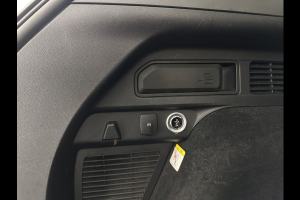 Ford Kuga 2.5 PHEV Vignale (INCL-BTW) Aut. *HEAD-UP | LEATHER | DIGI-COCKPIT | FULL-LED | KEYLESS | DAB | CARPLAY | NAVI-FULLMAP | MEMORY-PACK | HEATED-COMFORTSEATS | PRIVACY-GLASS | TOWBAR | 18''ALU*