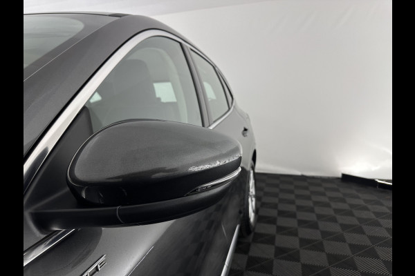 Ford Kuga 2.5 PHEV Vignale (INCL-BTW) Aut. *HEAD-UP | LEATHER | DIGI-COCKPIT | FULL-LED | KEYLESS | DAB | CARPLAY | NAVI-FULLMAP | MEMORY-PACK | HEATED-COMFORTSEATS | PRIVACY-GLASS | TOWBAR | 18''ALU*