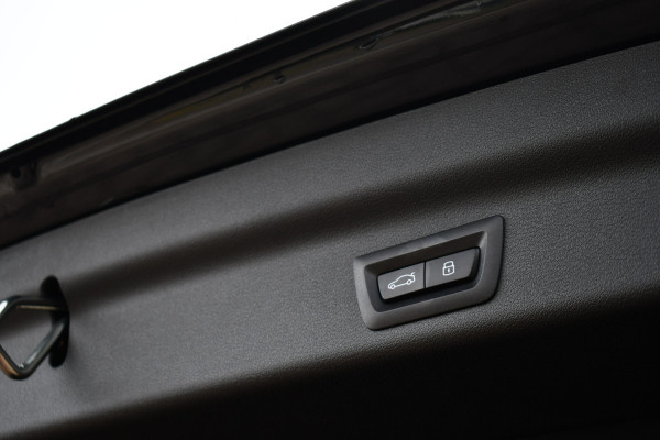 BMW X1 sDrive18i M-Sport Camera ACC-voorber Shadowline Adp-onderstel