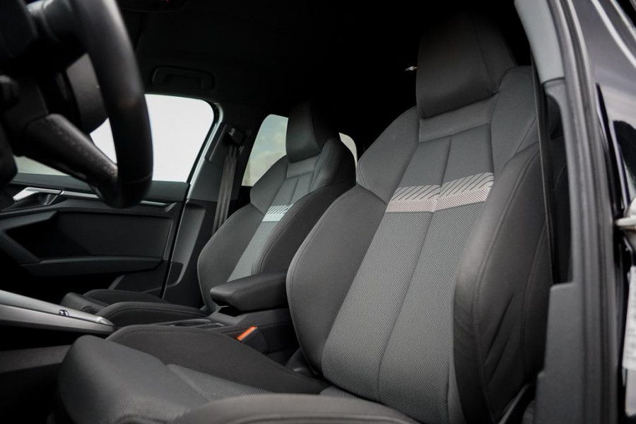 Audi A3 Sportback 40 TFSI e Business edition Aut / Carplay / Sportstoelen / Audi Sound