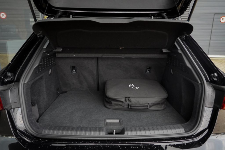 Audi A3 Sportback 40 TFSI e Business edition Aut / Carplay / Sportstoelen / Audi Sound