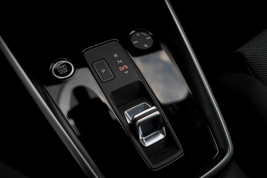 Audi A3 Sportback 40 TFSI e Business edition Aut / Carplay / Sportstoelen / Audi Sound