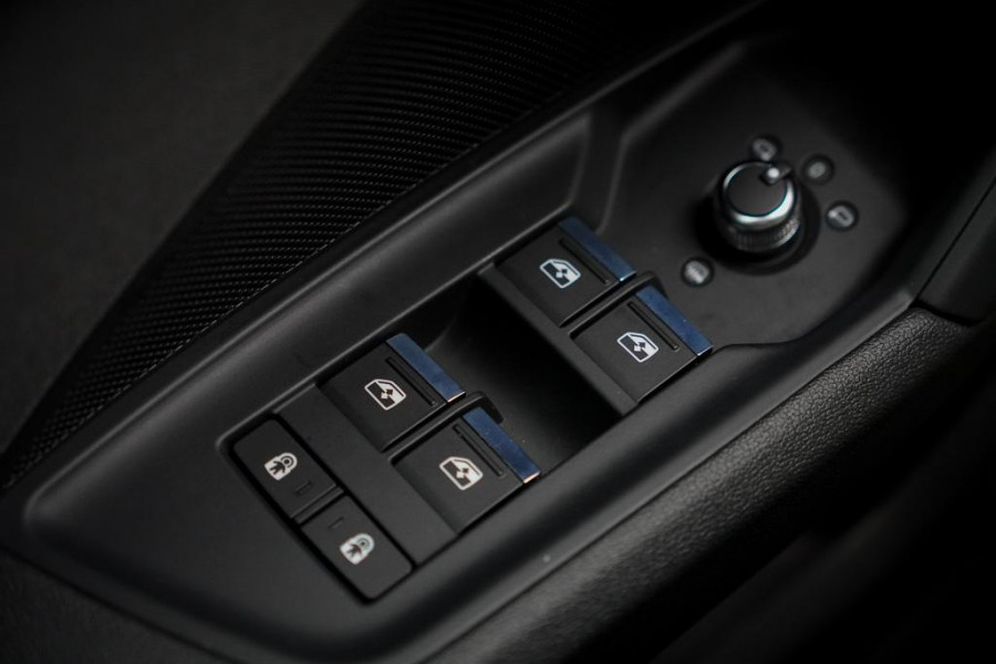 Audi A3 Sportback 40 TFSI e Business edition Aut / Carplay / Sportstoelen / Audi Sound