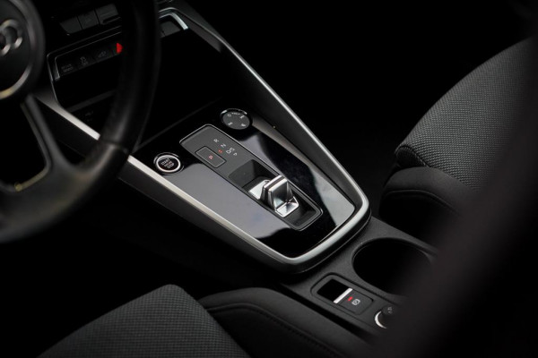 Audi A3 Sportback 40 TFSI e Business edition Aut / Carplay / Sportstoelen / Audi Sound