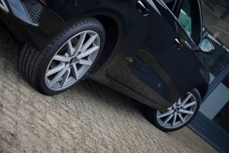 Audi A3 Sportback 40 TFSI e Business edition Aut / Carplay / Sportstoelen / Audi Sound