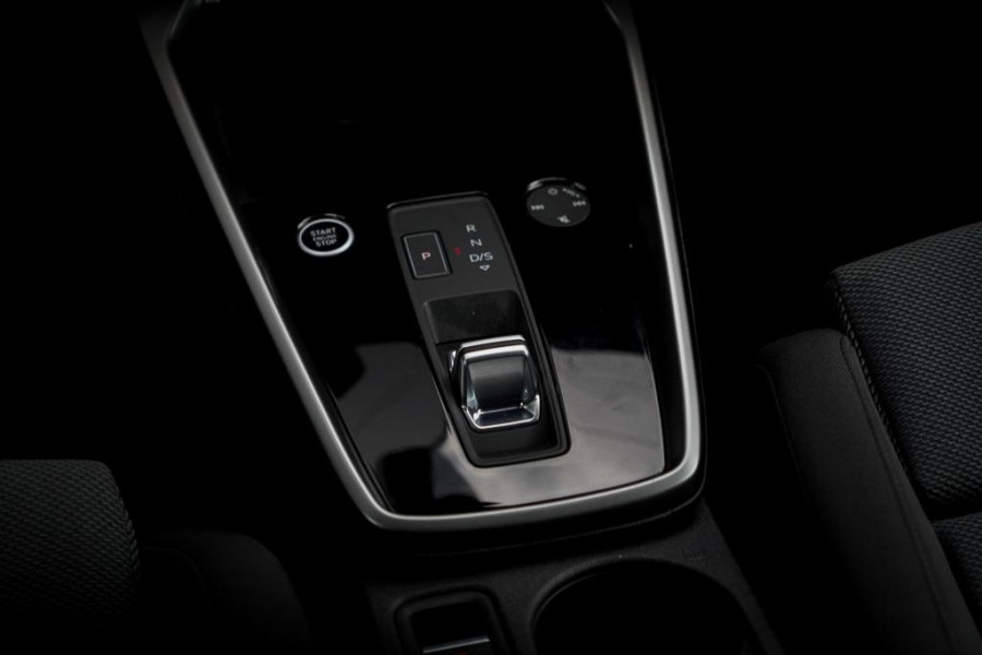 Audi A3 Sportback 40 TFSI e Business edition Aut / Carplay / Sportstoelen / Audi Sound