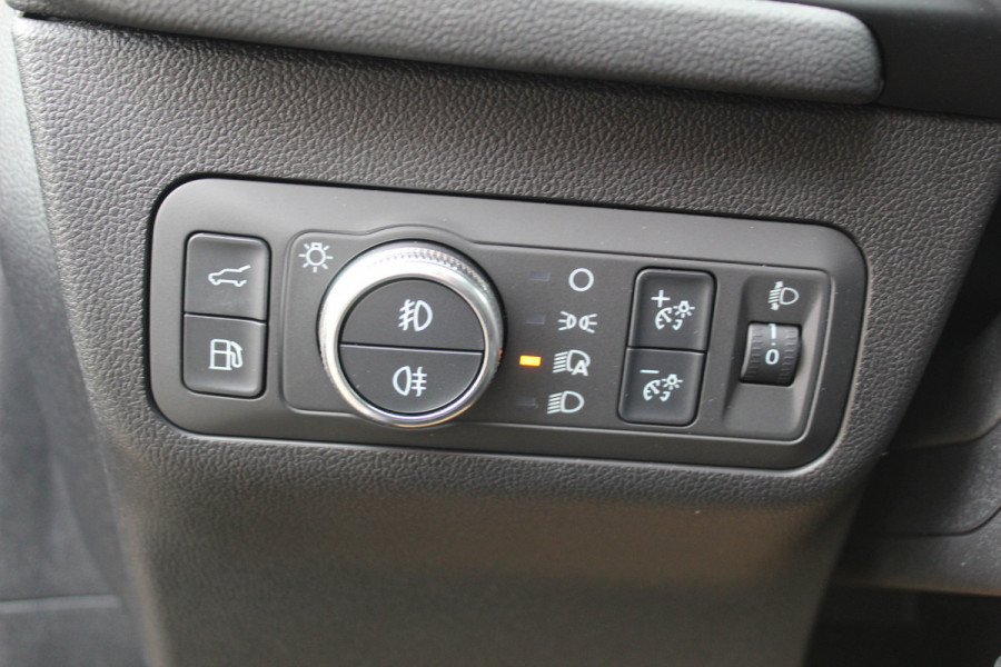 Ford Kuga 2.5 PHEV Titanium X , 225pk , 1500kg Trekgewicht Stoel, Stuur en Voorruit verwarming Climate Control, Cruise Control, Winter Pack, Camera